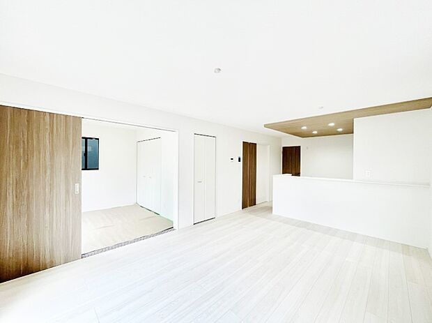 家族の笑顔が自然と生まれてくる、そんな雰囲気のダイニングに仕上がっています。