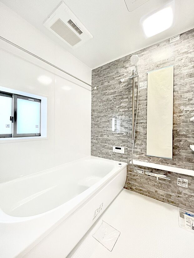 落ち着いた雰囲気でゆっくりお寛ぎいただけるバスルーム