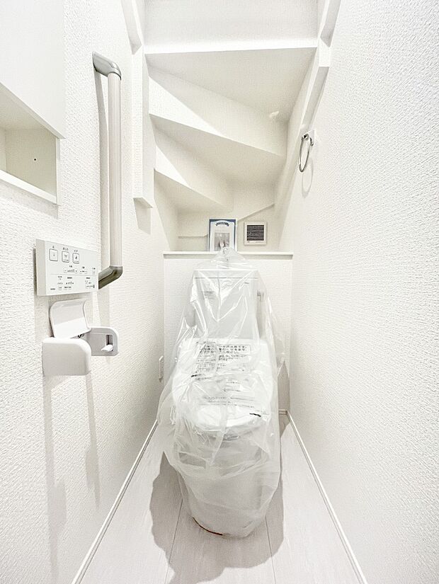 明るく清潔感のあるトイレです。