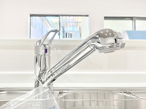 いつでも清潔なおいしいお水を。一つの水栓で水道水と浄水を使い分け。