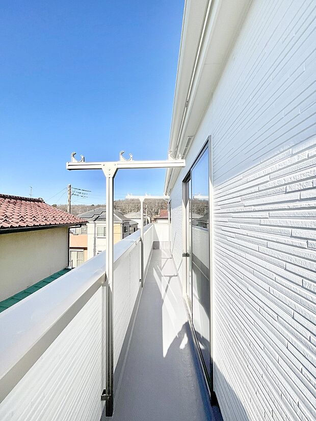 ゆったりバルコニーだから沢山お洗濯ものを干せます。