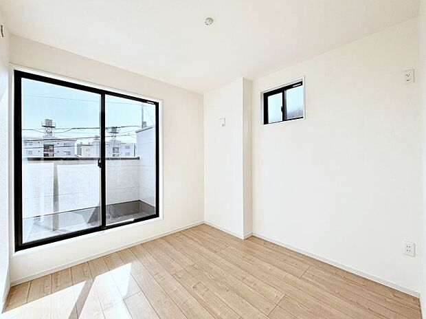 〜Bed Room〜　部屋数が多いのが戸建てのメリットです。ご家族が増えたことで手狭に感じていた住まいも戸建てでは各居室プライバシーを保つことができます。住まいにゆとりが生まれ心もリラックスできます♪