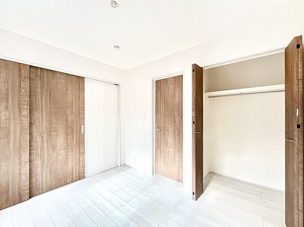 〜Bed Room〜　部屋数が多いのが戸建てのメリットです。ご家族が増えたことで手狭に感じていた住まいも戸建てでは各居室プライバシーを保つことができます。住まいにゆとりが生まれ心もリラックスできます♪