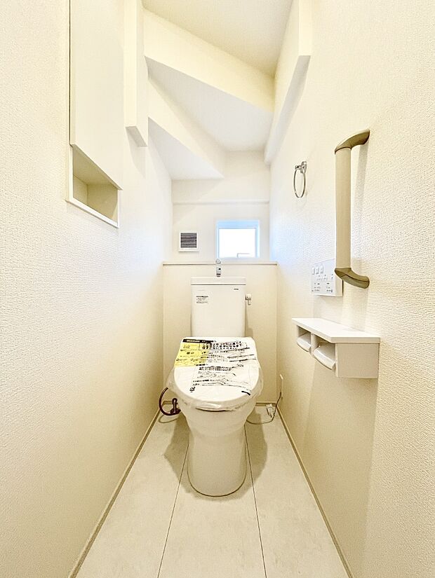 〜Toilet〜　綺麗・スッキリ・快適なウォシュレット付トイレでくつろげる空間です。トイレは毎日使わざるを得ないもの。いつも清潔を保ちたいですね。トイレが2ヶ所あるので朝の混雑時に便利です！