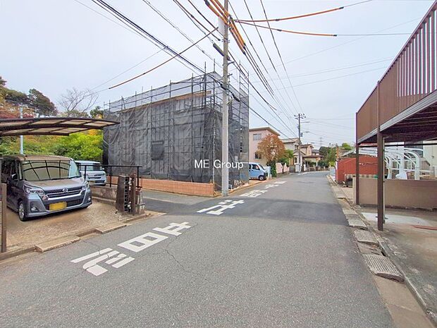 〜Exterior〜　前面道路は閑静な住宅地をはしる車通りの少ない道路。駐車の出し入れもらくらくです！ご不明点・現地見学のご希望は、お気軽にお問い合わせください！