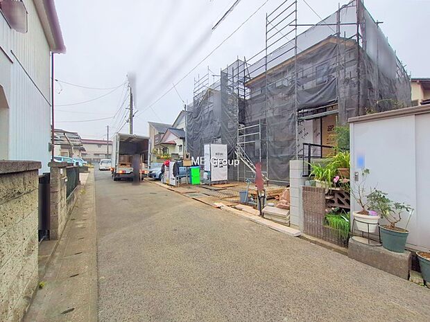 〜Exterior〜　前面道路は閑静な住宅地をはしる車通りの少ない道路。駐車の出し入れもらくらくです！ご不明点・現地見学のご希望は、お気軽にお問い合わせください！