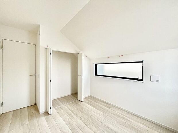 ◆2号棟◆〜Bed Room〜　子供部屋はお子様にとって大変重な役割があります。子供一人で過ごす空間を与えることで、宿題や勉強時間も自然と増えまた自ら部屋の片付けや掃除なども促すことに繋がります。