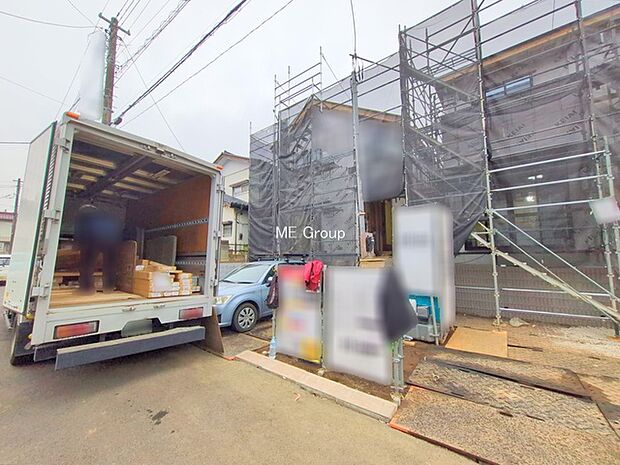 ◆2号棟◆〜Exterior〜　駐車場2台置けます！(車種による)自転車置き場や物置場として、お子様の遊ぶスペースとして、ゆとりある敷地だからこそ可能な多用途にご利用いただけるスペースです。