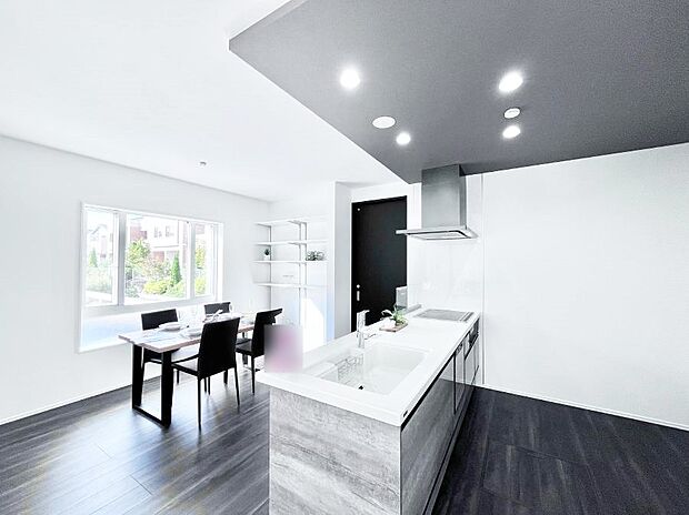 ◆1号棟◆〜Kitchen〜 「さぁ今日は何を作ろう」こんなキッチンなら思いっきり料理ができちゃいます。キッチンからはリビングが一望できます。家族がつながるお家がここにございます。