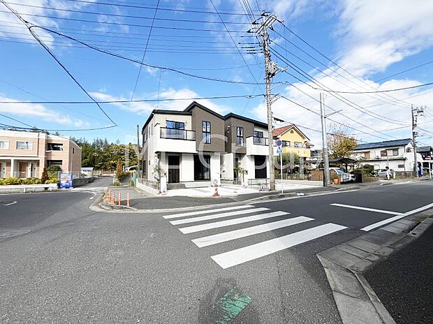 前面道路: 南 9m 公道、西 8.93m 公道前面道路は閑静な住宅地をはしる車通りの少ない道路。駐車の出し入れもらくらくです!ご不明点・現地見学のご希望は、お気軽にお問い合わせください!