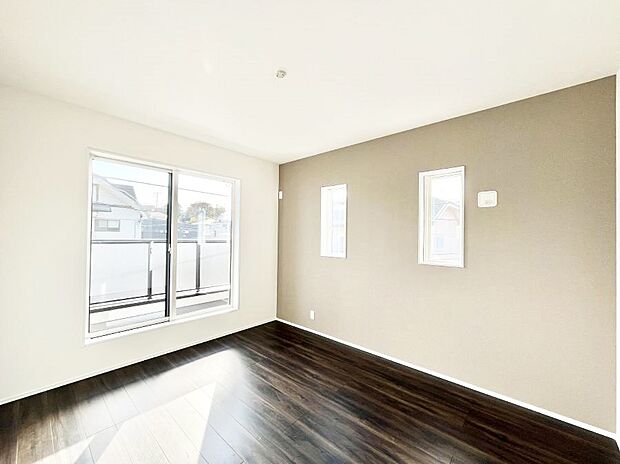 ◆1号棟◆〜Bed Room〜　2面採光を確保した明るい室内は、風通しも良く、大変居心地の良い空間となっております。爽やかな風を感じて起きる朝は、快適生活の始まりに！日当たりや通風がとても良い住まい♪