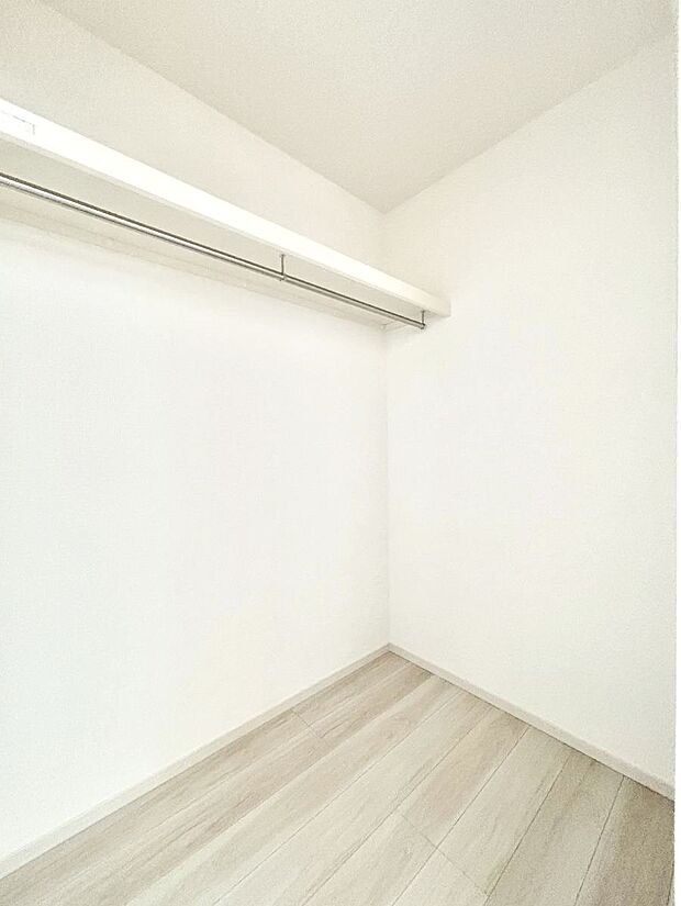 家族みんなの共有物を収納するのに便利なファミリークローク