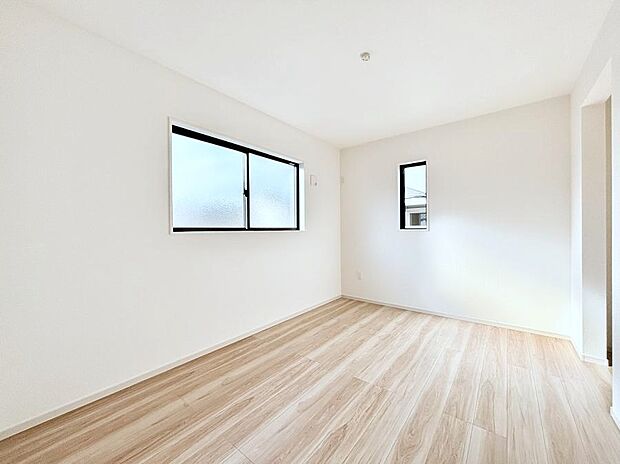 ~Bed Room~ 子供部屋はお子様にとって大変重な役割があります。子供一人で過ごす空間を与えることで、宿題や勉強時間も自然と増えまた自ら部屋の片付けや掃除なども促すことに繋がります。