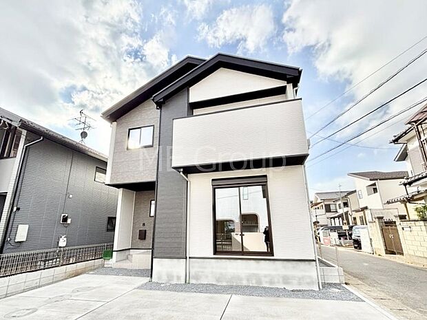 ~Exterior~ 一戸建ての大きなメリットは、自分達の「土地」を「自由に」使える事です。ガーデニングやDIY,車やバイクの趣味など様々な用途で利用できます。