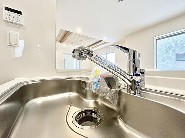 いつでも清潔なおいしいお水を。一つの水栓で水道水と浄水を使い分け。