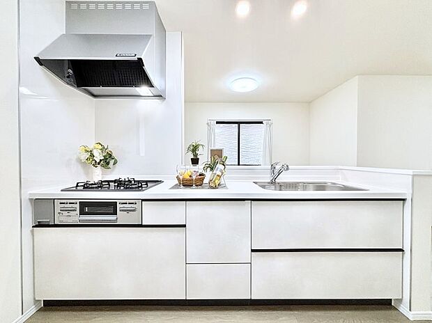 ~Kitchen~ 広くて使いやすいキッチンなら家族でいっしょに料理をつくったり、後片付けも手間なくできちゃいます♪収納もたっぷりあるので、いつもすっきりと清潔な印象を保てます。