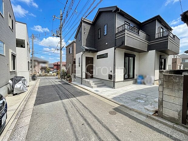 ~Exterior~ 前面道路は閑静な住宅地をはしる車通りの少ない道路。駐車の出し入れもらくらくです!ご不明点・現地見学のご希望は、お気軽にお問い合わせください!