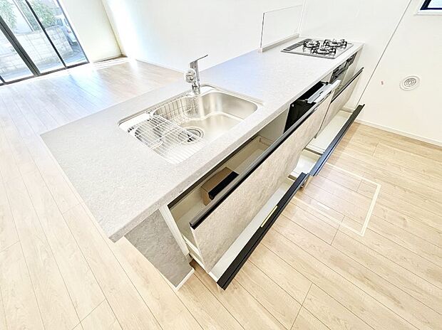 使いやすさを優先したスライド式収納タイプ！