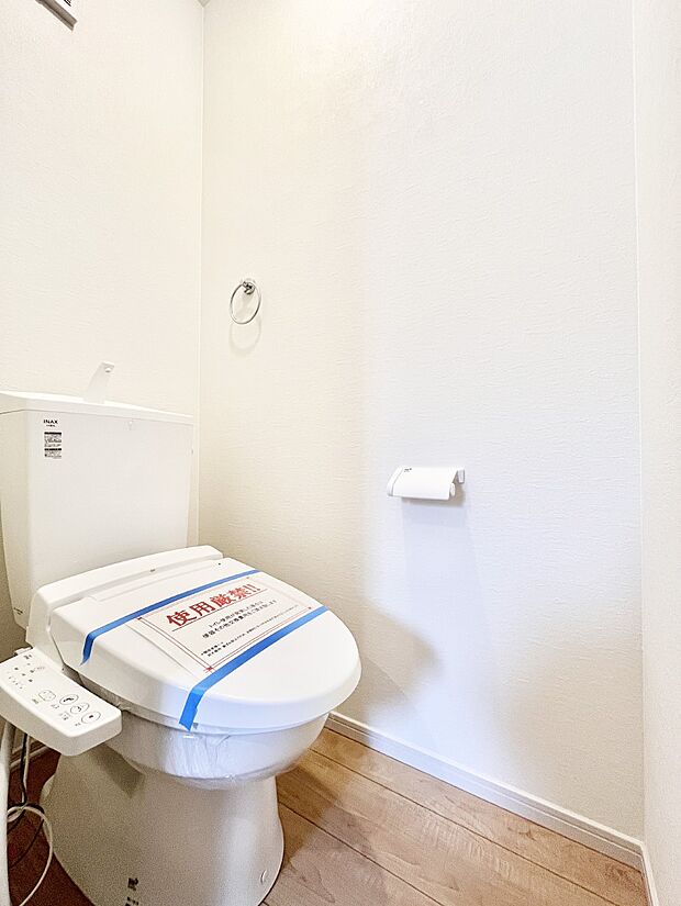 ◆2号棟◆〜Toilet〜　清潔感のある水回り♪トイレはウォシュレット付きです◎トイレは毎日使わざるを得ないもの。いつも清潔を保ちたいですね。トイレが2ヶ所あるので朝の混雑時に便利です！