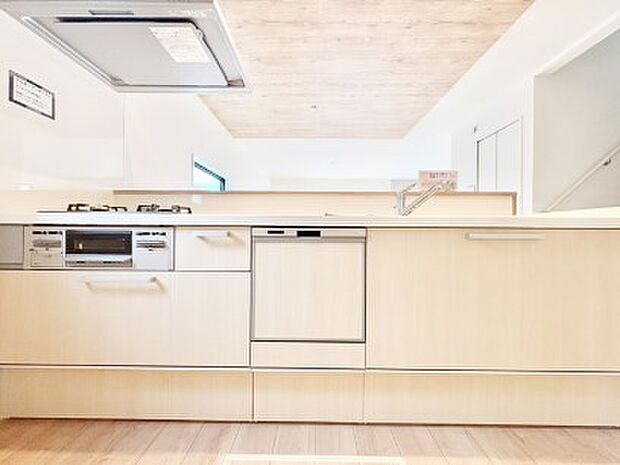 ◆2号棟◆〜Kitchen〜 会話が弾むリビング、料理が愉しくなるキッチン。家は、ただ生活する場ではなく、暮らしを愉しく、快適にする場所。笑顔の毎日、安らぎの日々のために、最新の設備・仕様を採用。