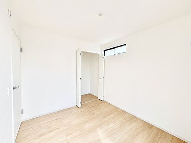 ◆2号棟◆～Bed Room～　子供部屋はお子様にとって大変重な役割があります。子供一人で過ごす空間を与えることで、宿題や勉強時間も自然と増えまた自ら部屋の片付けや掃除なども促すことに繋がります。