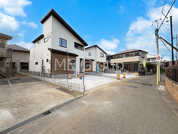 ～Exterior～　前面道路：北東 4m 公道　前面道路は閑静な住宅地をはしる車通りの少ない道路。駐車の出し入れもらくらくです！ご不明点・現地見学のご希望は、お気軽にお問い合わせください！