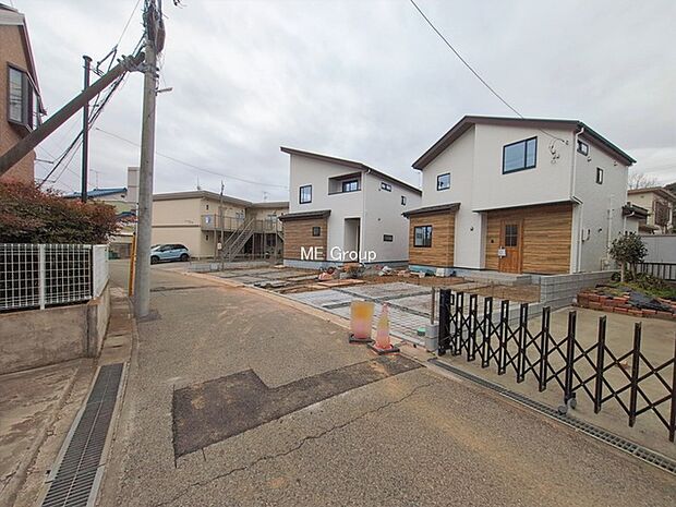 〜Exterior〜　前面道路：北東 4m 公道　前面道路は閑静な住宅地をはしる車通りの少ない道路。駐車の出し入れもらくらくです！ご不明点・現地見学のご希望は、お気軽にお問い合わせください！