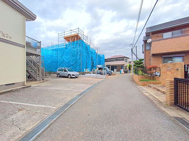 〜Exterior〜　前面道路：北東 4m 公道　前面道路は閑静な住宅地をはしる車通りの少ない道路。駐車の出し入れもらくらくです！ご不明点・現地見学のご希望は、お気軽にお問い合わせください！