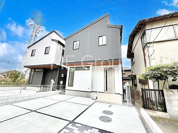 ◆1号棟◆〜Exterior〜　一戸建ての大きなメリットは、自分達の「土地」を「自由に」使える事です。ガーデニングやＤＩＹ，車やバイクの趣味など様々な用途で利用できます。