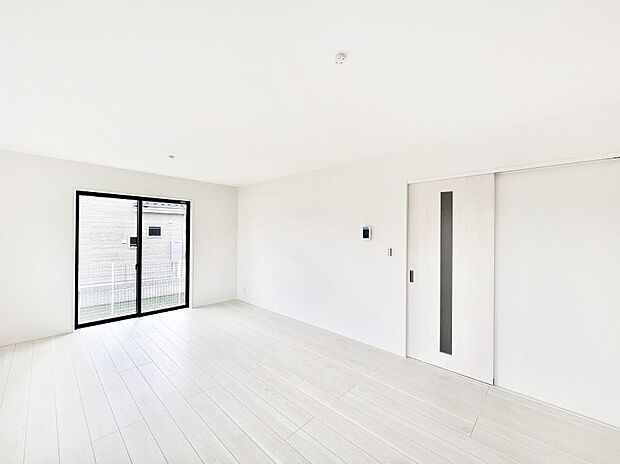 家族団らんの時間も増えそうなくつろぎのリビングダイニング。   