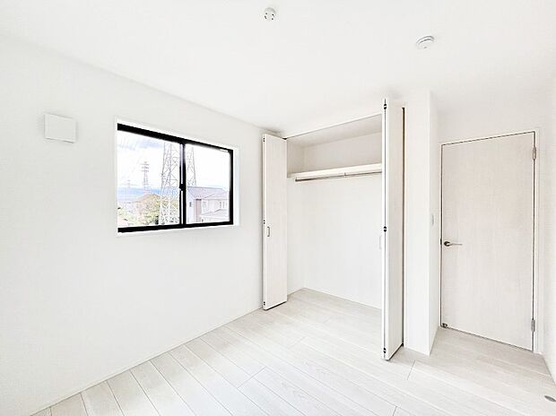 使いやすい形でベットや家具の置き方にも困ることもありません。   