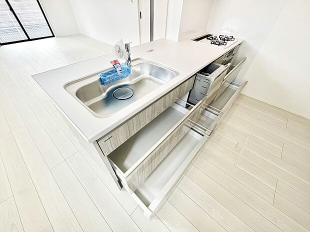 使いやすさを優先したスライド式収納タイプ！