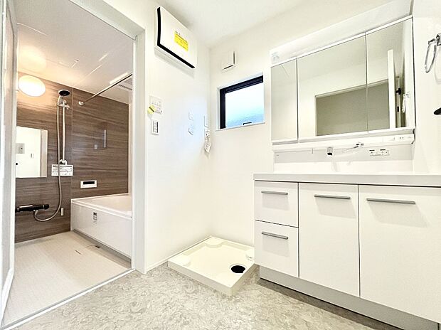 清潔感のある快適空間です。毎日の身支度も気持ち良くお使い頂けます。