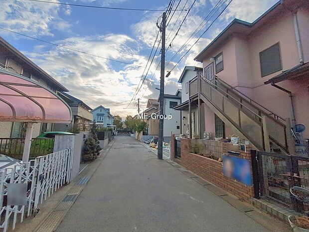 〜Exterior〜　前面道路：北 4.52m 公道　前面道路は閑静な住宅地をはしる車通りの少ない道路。駐車の出し入れもらくらくです！ご不明点・現地見学のご希望は、お気軽にお問い合わせください！