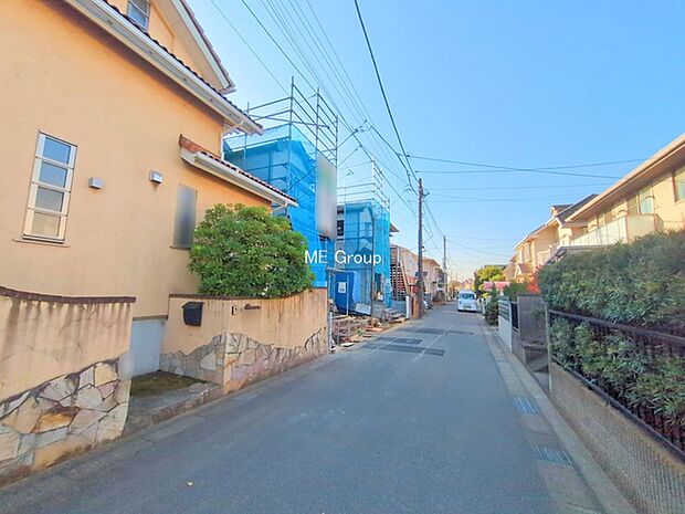 〜Exterior〜　前面道路：北 4.52m 公道　前面道路は閑静な住宅地をはしる車通りの少ない道路。駐車の出し入れもらくらくです！ご不明点・現地見学のご希望は、お気軽にお問い合わせください！
