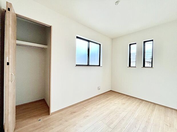 ◆B号棟◆~Bed Room~ 子供部屋はお子様にとって大変重な役割があります。子供一人で過ごす空間を与えることで、宿題や勉強時間も自然と増えまた自ら部屋の片付けや掃除なども促すことに繋がります。