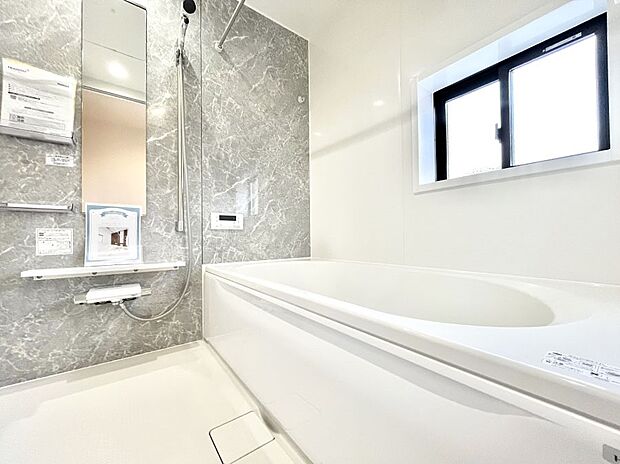 落ち着いた雰囲気でゆっくりお寛ぎいただけるバスルーム