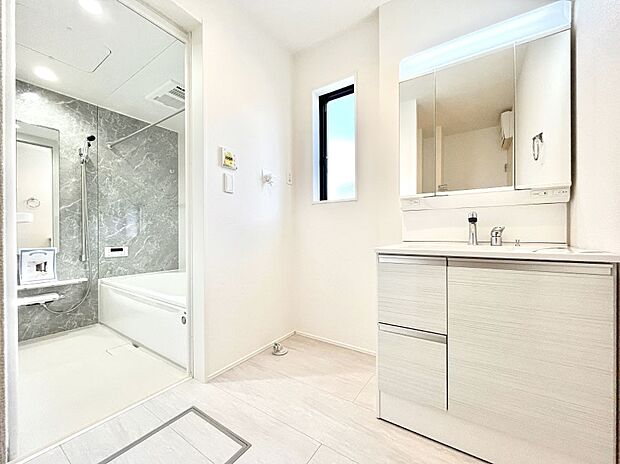 清潔感のある快適空間です。毎日の身支度も気持ち良くお使い頂けます。 