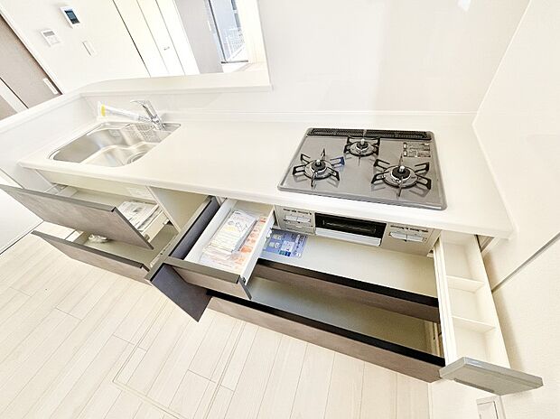 使いやすさを優先したスライド式収納タイプ!