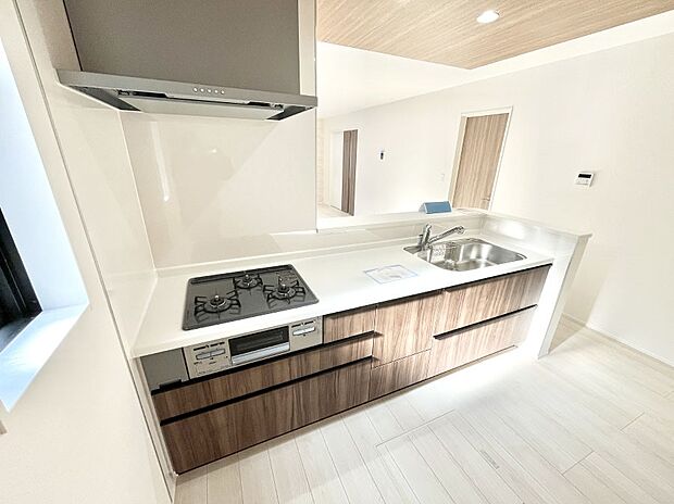 料理をしながらでもご家族との会話を楽しめる対面キッチン