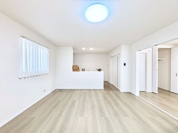 ◆B号棟◆~Living~ ここにはみんなが集い、食事と楽しい会話が始まる。話に夢中になりすぎて、ついつい時を忘れ夜半過ぎになってしまう。そんな束の間の幸せを感じさせてくれる場所でありたい。