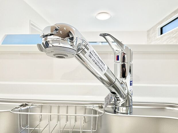 いつでも清潔なおいしいお水を。一つの水栓で水道水と浄水を使い分け。