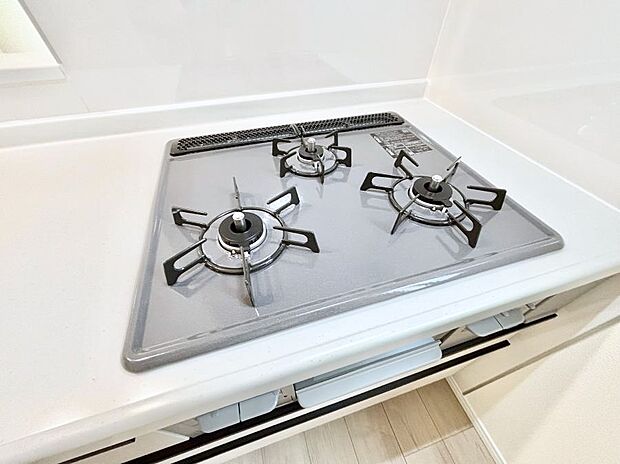 ◆A号棟◆ガスコンロはSiセンサー搭載。火力調節や焦げ付き・消し忘れも防いでくれます。