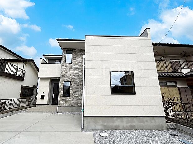 ~Exterior~ 閑静な住宅地で子育て家族にピッタリ。 毎日のお散歩も快適な緑に恵まれたエリアで、自然に包まれた穏やかな暮らしを実現するための、ゆとりある住環境が整っています。