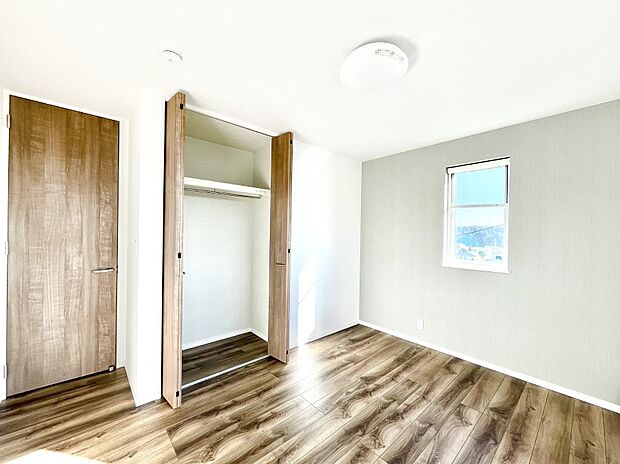 使いやすい形でベットや家具の置き方にも困ることもありません。   