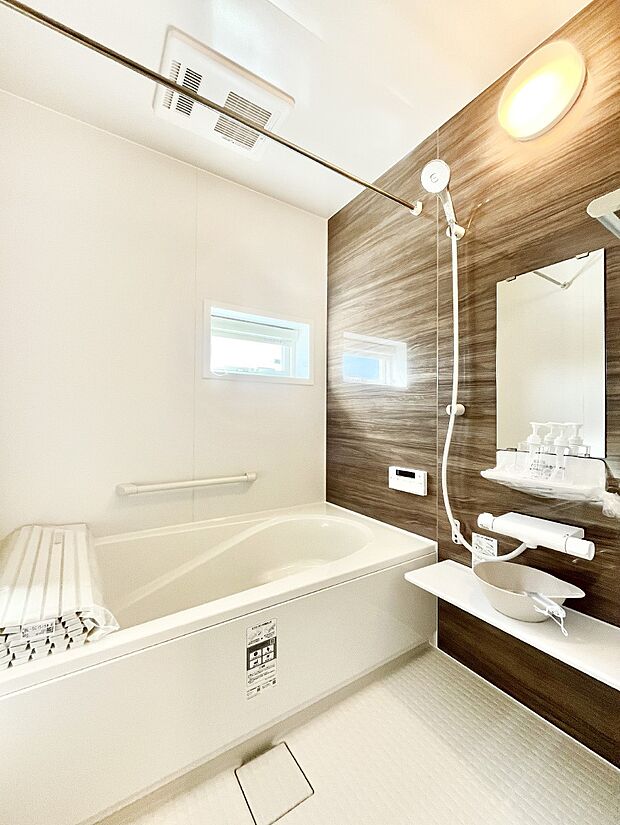 落ち着いた雰囲気でゆっくりお寛ぎいただけるバスルーム