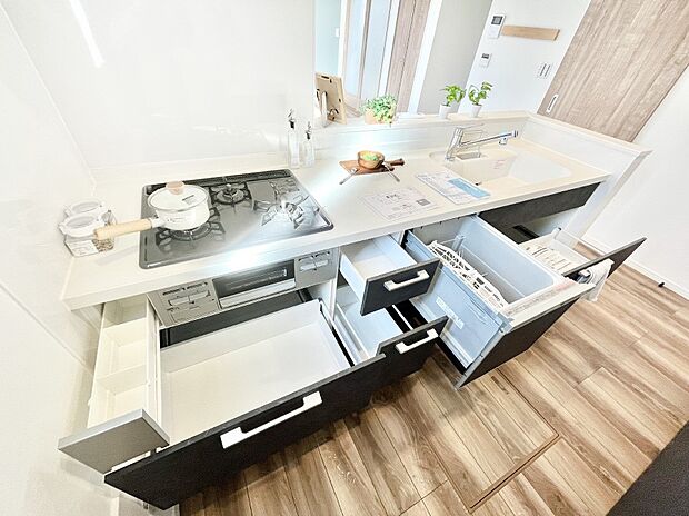 使いやすさを優先したスライド式収納タイプ！