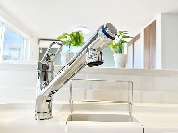 いつでも清潔なおいしいお水を。一つの水栓で水道水と浄水を使い分け。