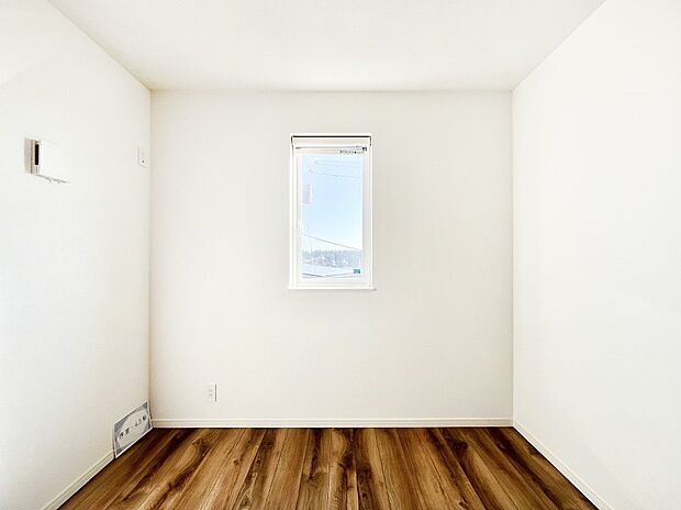 子ども部屋にぴったりの明るい空間。  