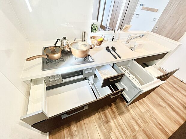 使いやすさを優先したスライド式収納タイプ!